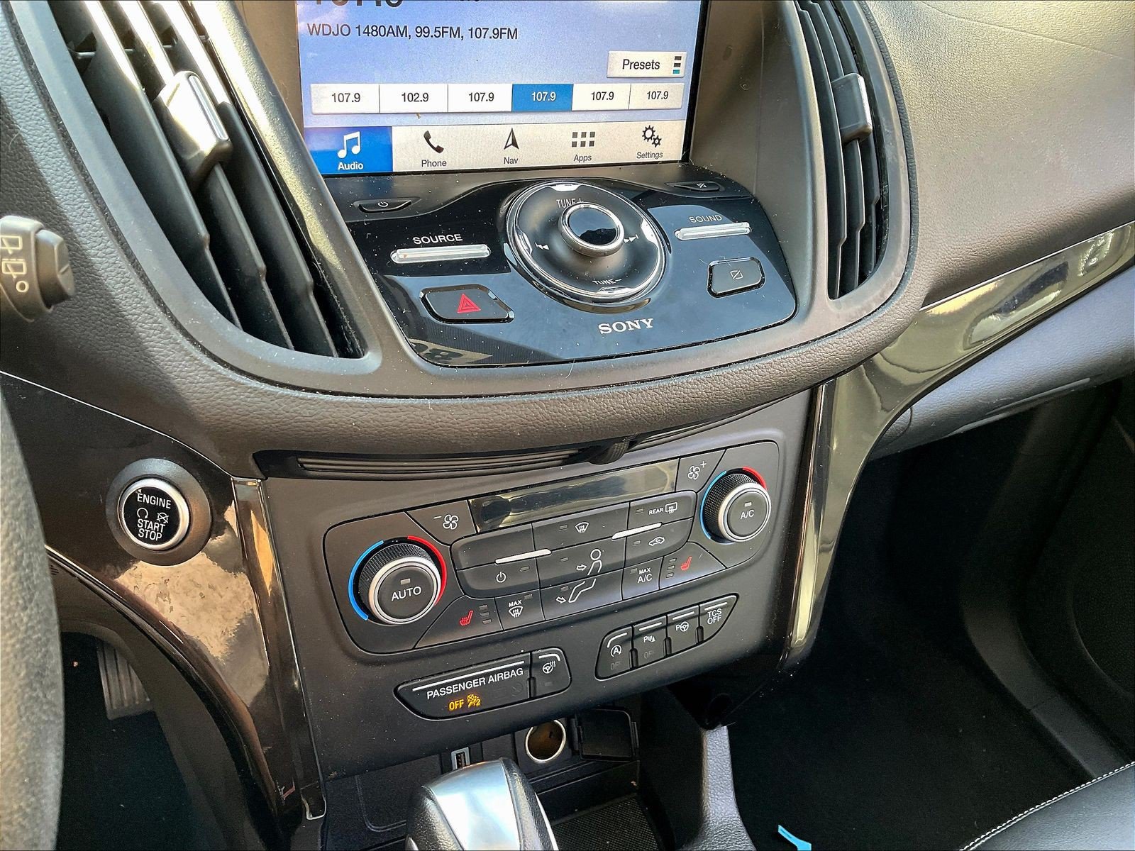 Used 2019 Ford Escape Titanium AWD/4WD image 16