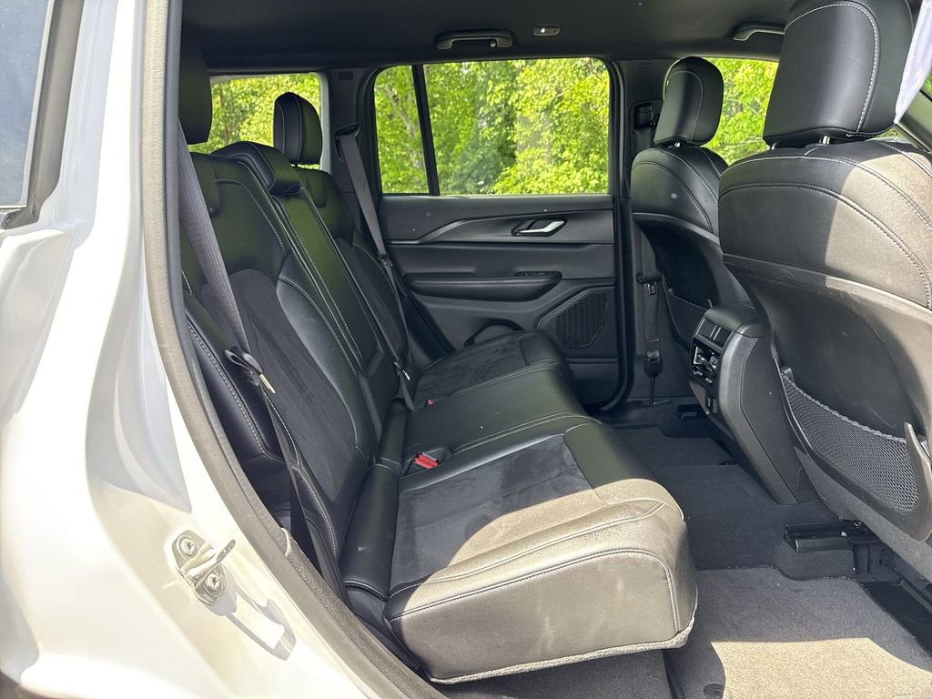 Used 2024 Jeep Grand Cherokee Altitude image 26