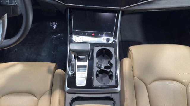 Used 2019 Audi Q8 Prestige w/ Luxury Package AWD/4WD image 19