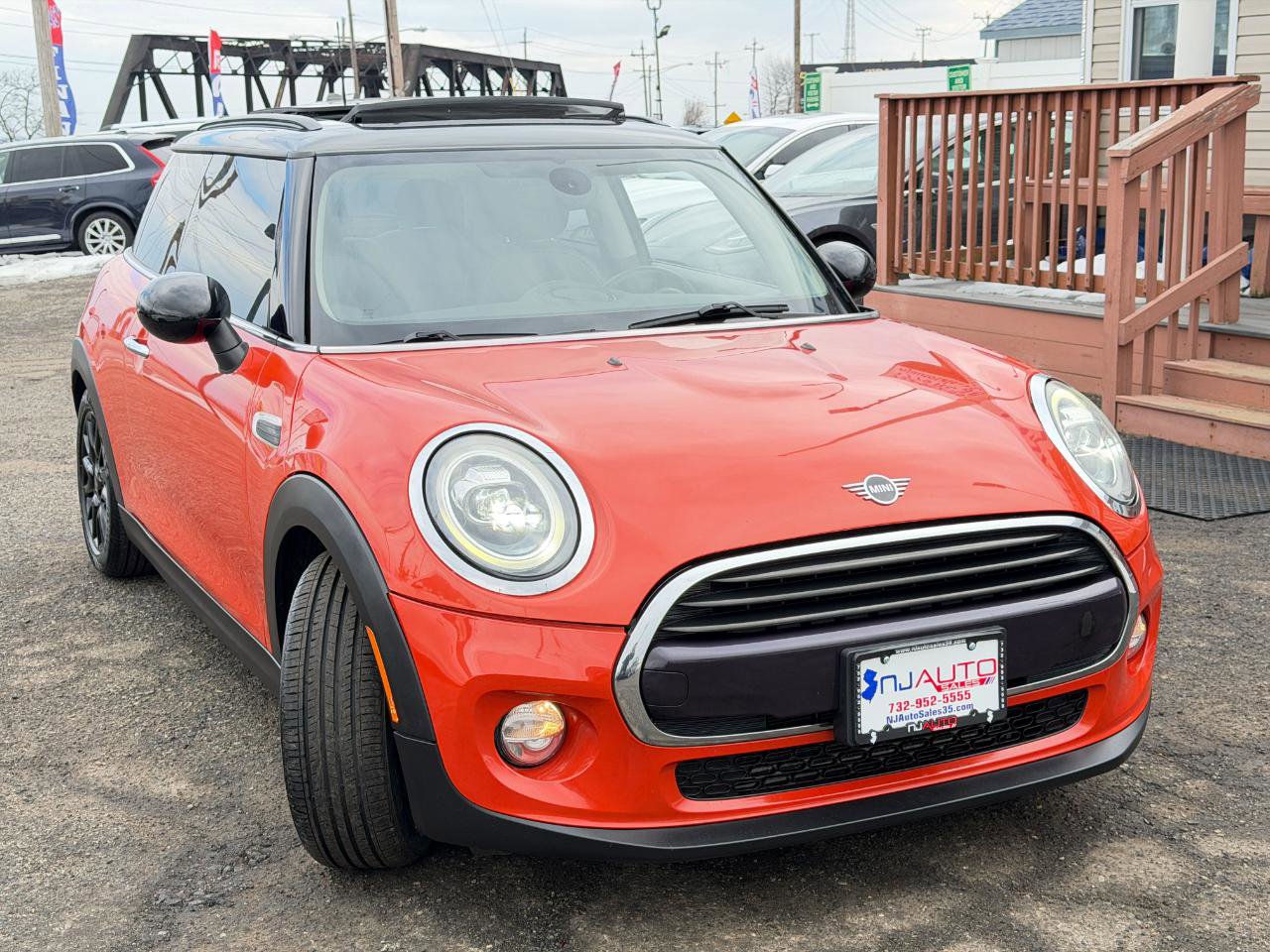 Used 2019 MINI Cooper 2-Door Hardtop w/ Storage Package image 91