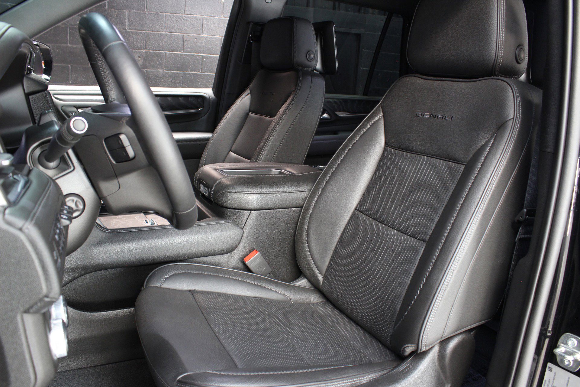 Used 2023 GMC Yukon Denali w/ Advanced Technology Package image 33