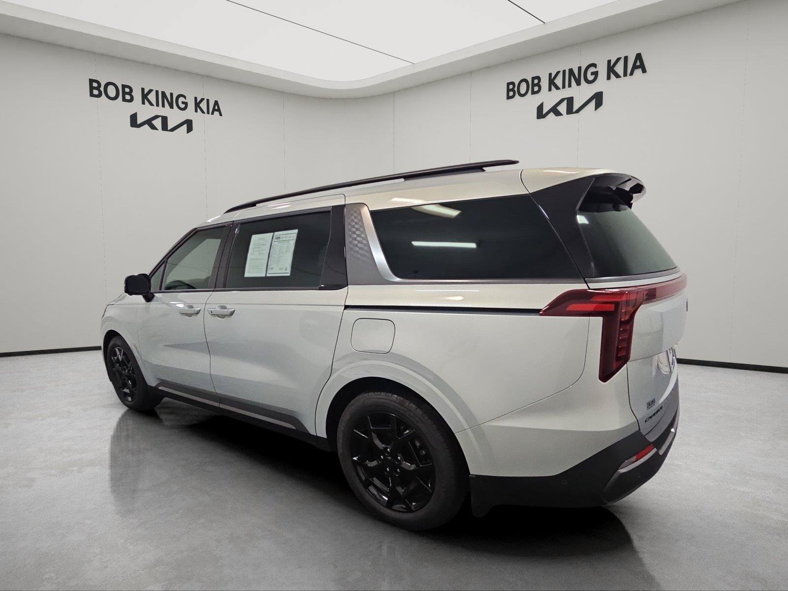 Used 2026 Kia Carnival SX Prestige FWD image 3