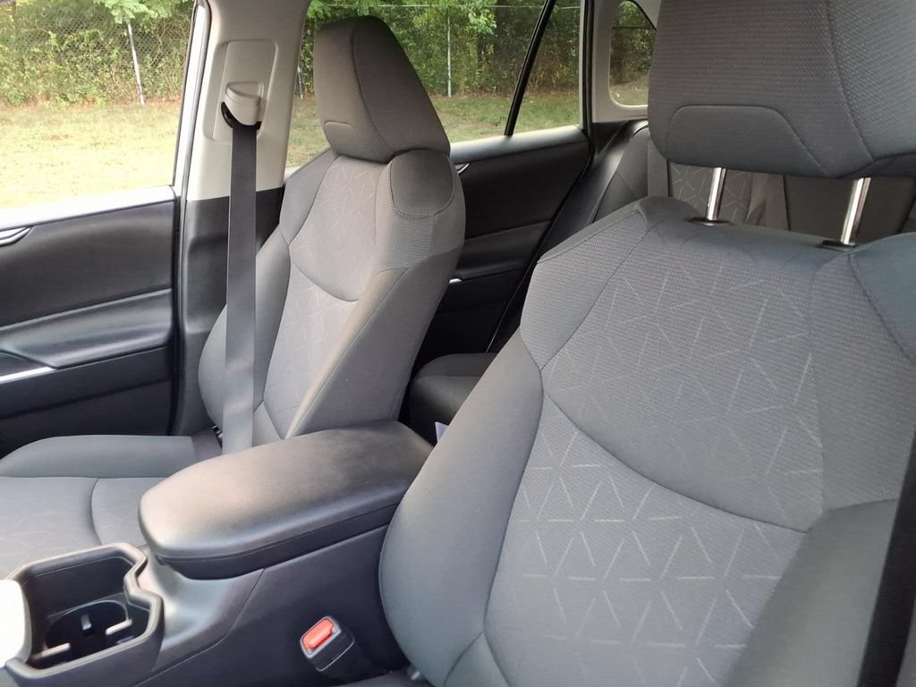 Used 2025 Toyota RAV4 XLE FWD image 13