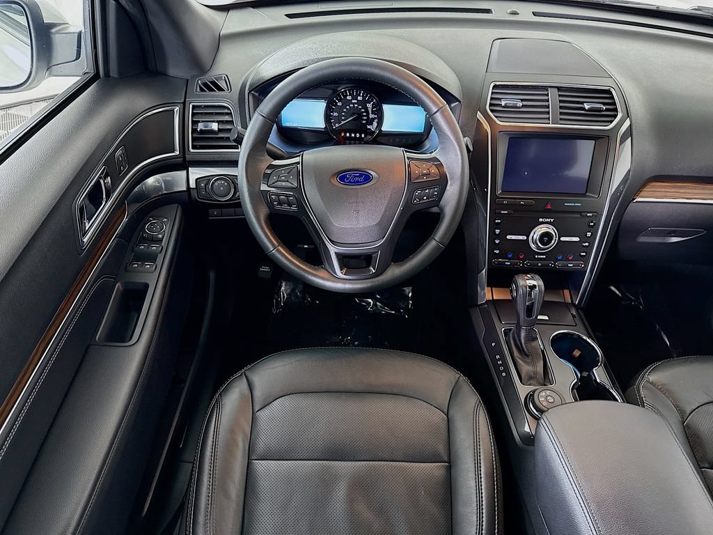 Used 2019 Ford Explorer Limited AWD/4WD image 3