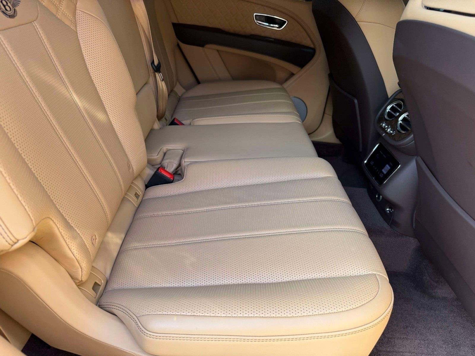 Used 2022 Bentley Bentayga image 35