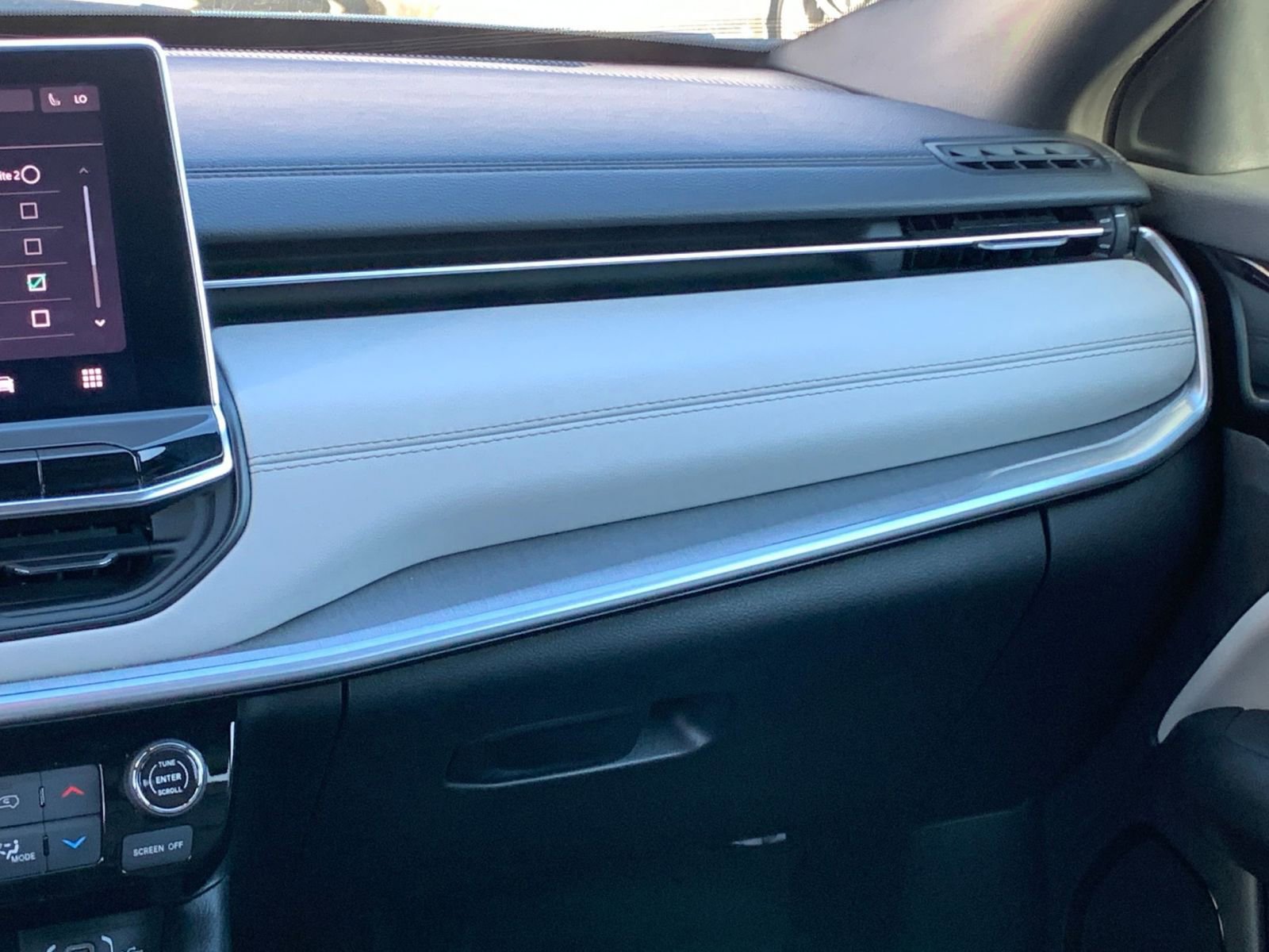 Used 2025 Jeep Compass Limited image 35