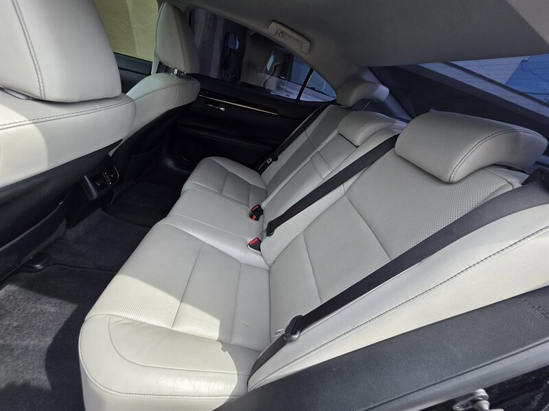 Used 2013 Lexus ES 350 w/ Luxury Pkg image 17