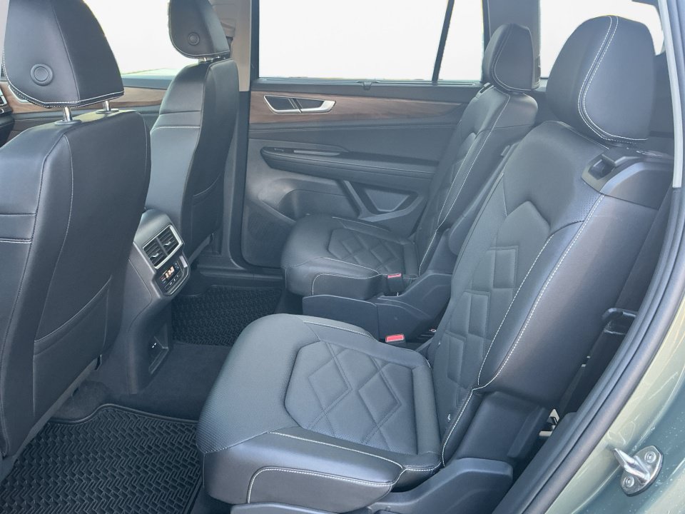 Certified 2026 Volkswagen Atlas SE w/ Panoramic Sunroof Package AWD/4WD image 16