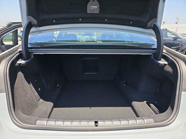 New 2025 BMW 750e xDrive w/ Premium Package image 12