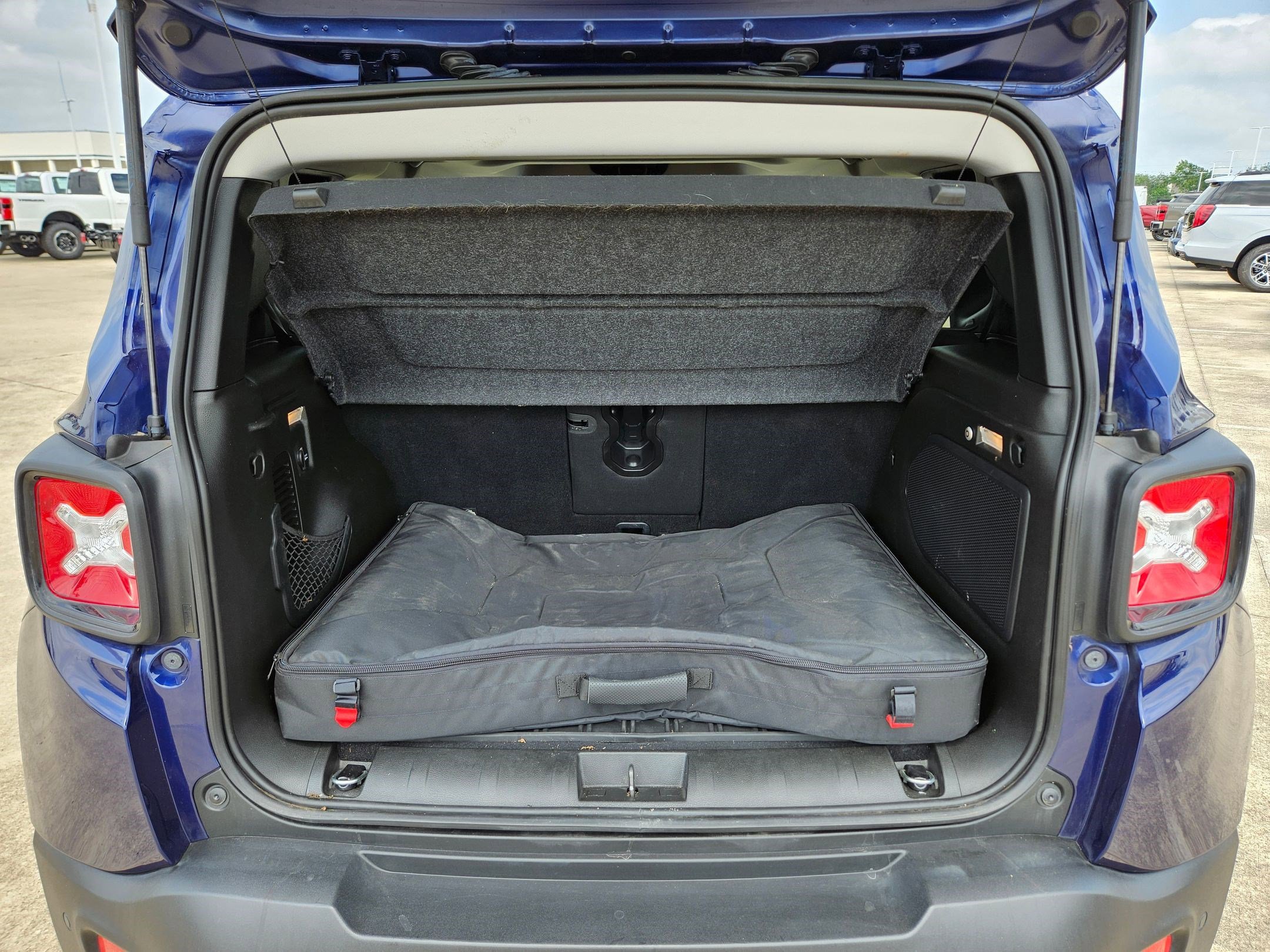 Used 2017 Jeep Renegade Altitude FWD image 31