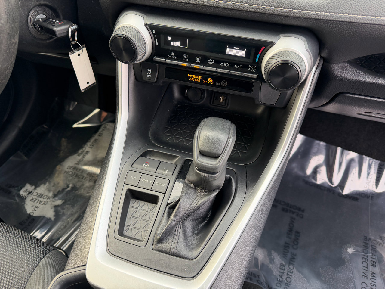 Used 2019 Toyota RAV4 LE image 59