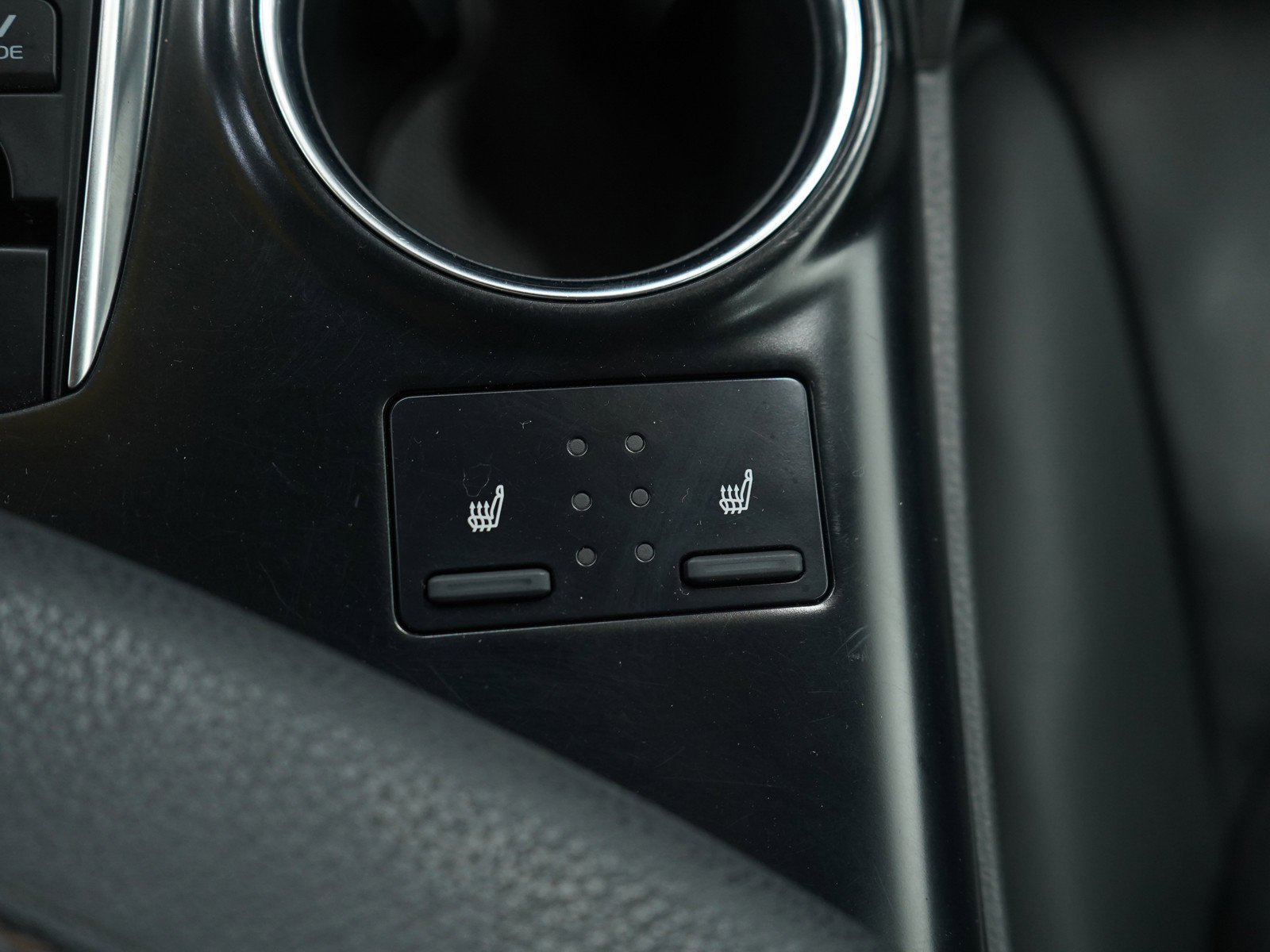 Used 2020 Toyota Camry XLE image 24