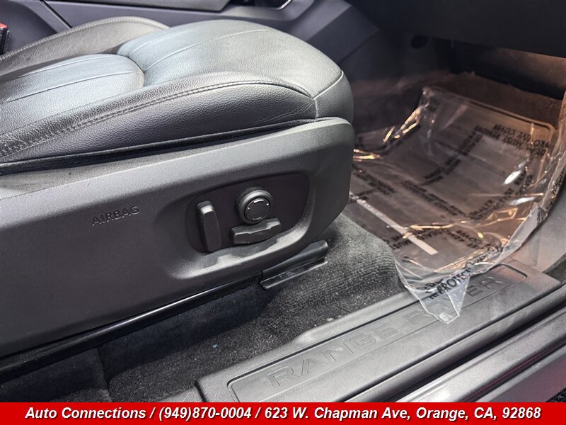 Used 2019 Land Rover Range Rover Evoque SE AWD/4WD image 23