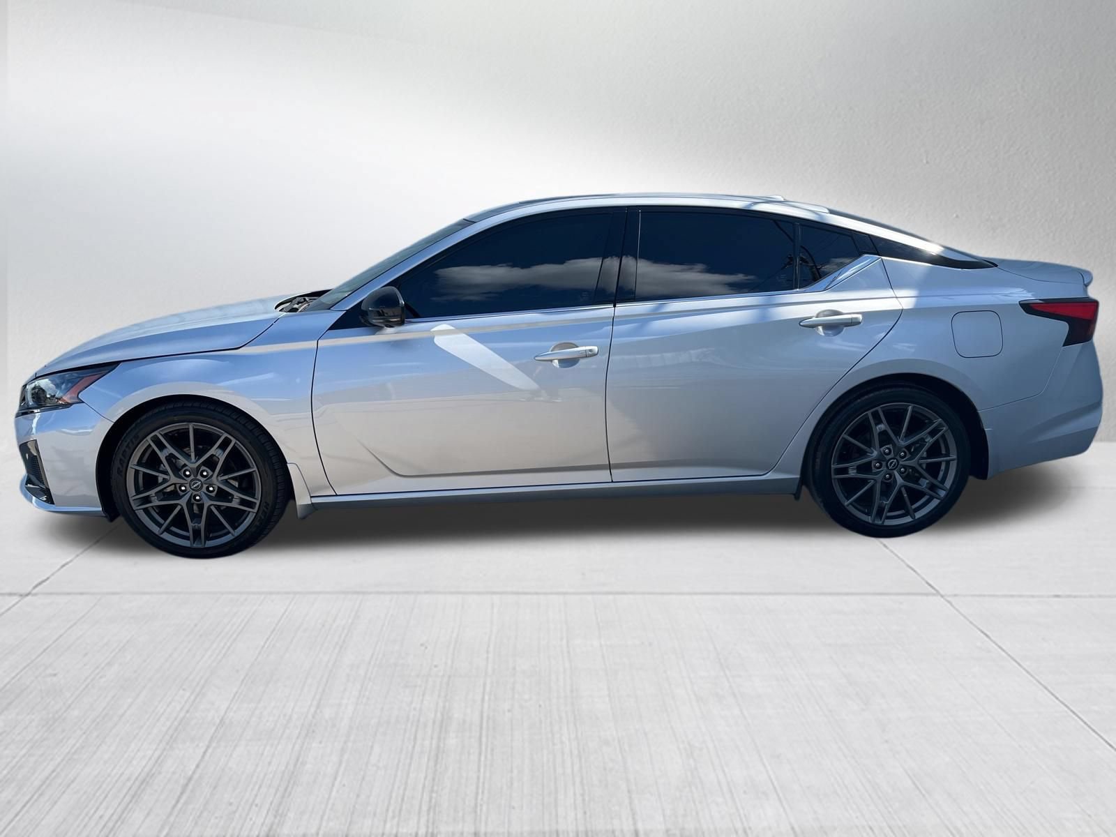 Used 2023 Nissan Altima 2.0 SR FWD image 4