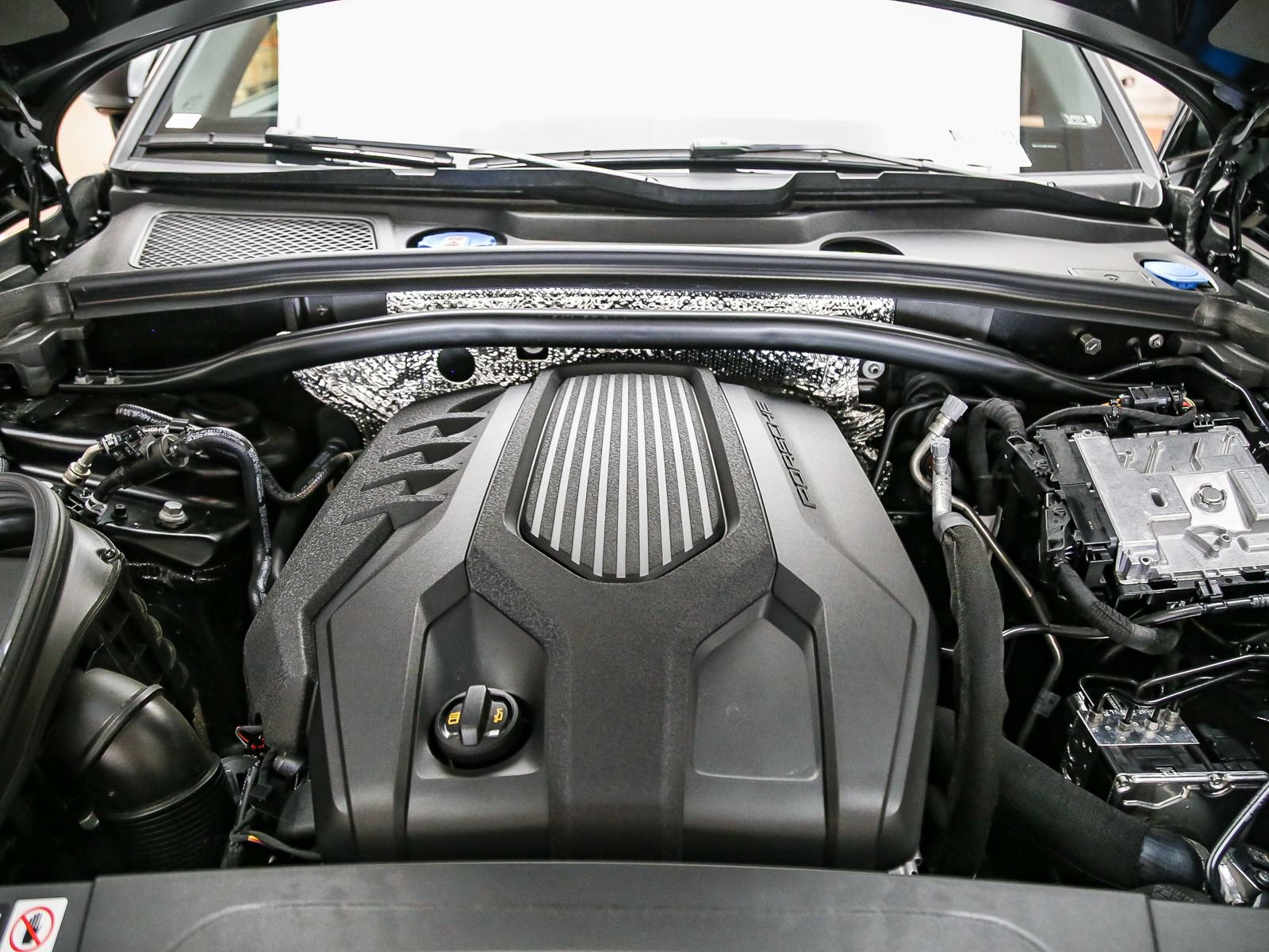 Certified 2026 Porsche Macan AWD/4WD image 31
