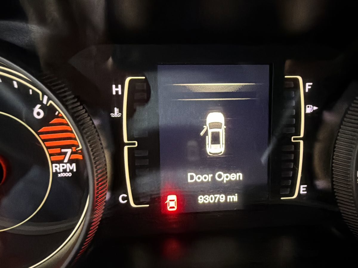 Used 2018 Jeep Cherokee Latitude image 9