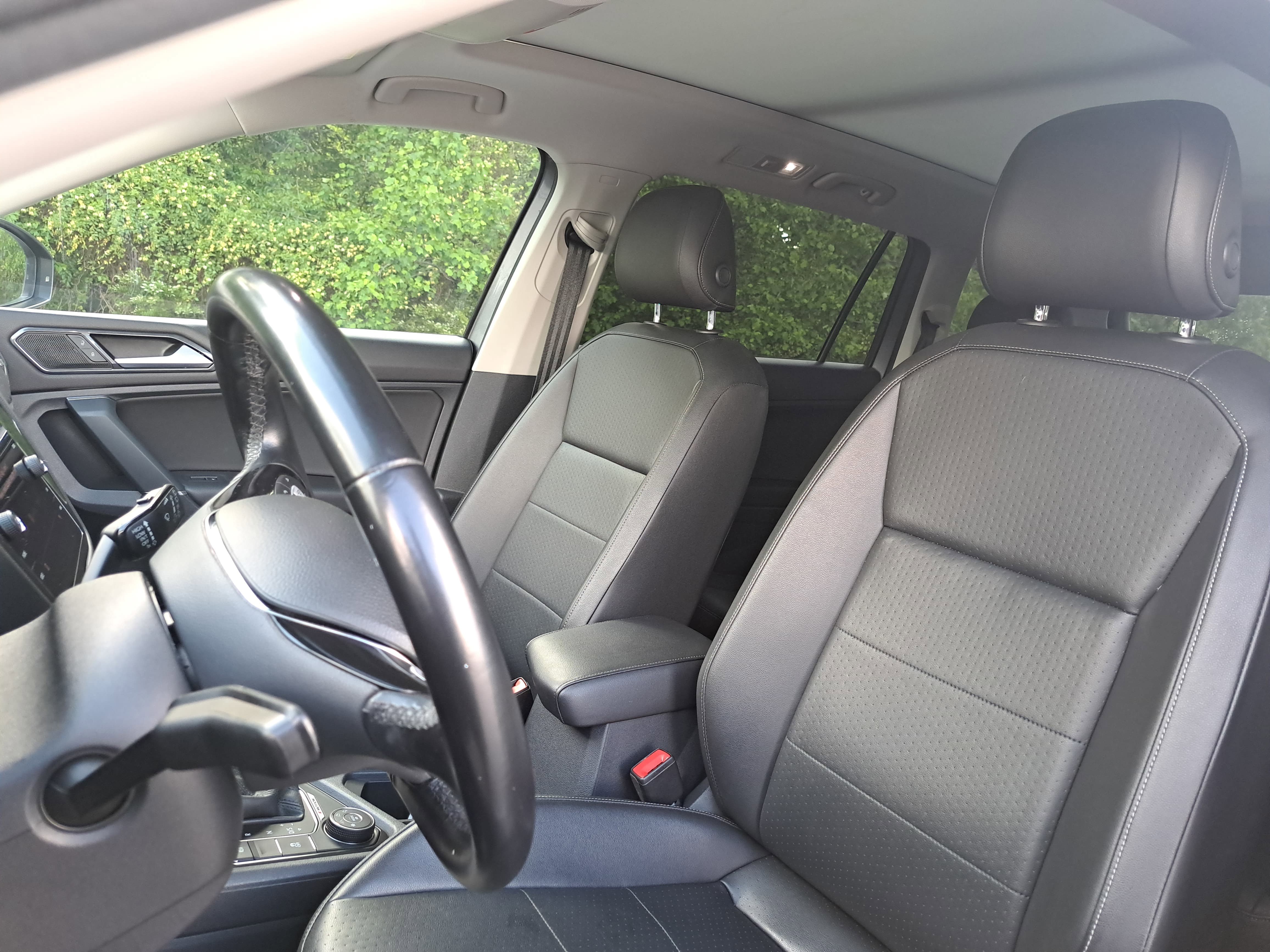 Used 2018 Volkswagen Tiguan SE w/ Panoramic Sunroof Package AWD/4WD image 14