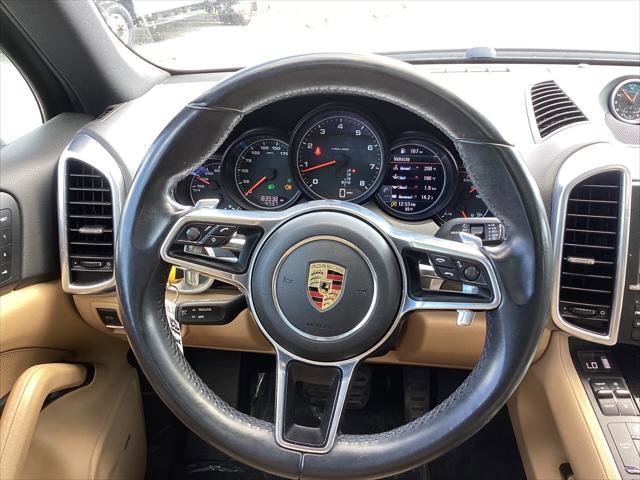 Used 2016 Porsche Cayenne w/ Premium Package AWD/4WD image 33