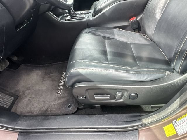 Used 2018 Toyota Highlander XLE FWD image 19