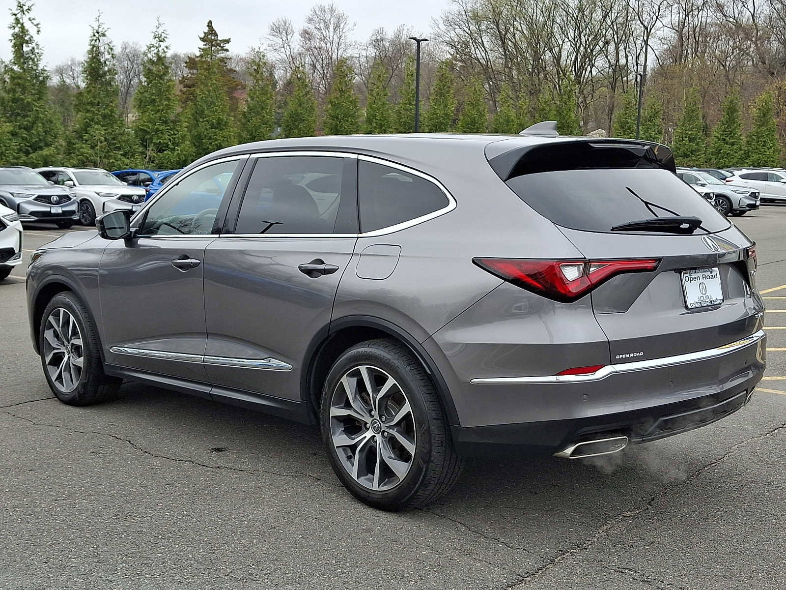 Used 2023 Acura MDX SH-AWD w/ Technology Package image 4