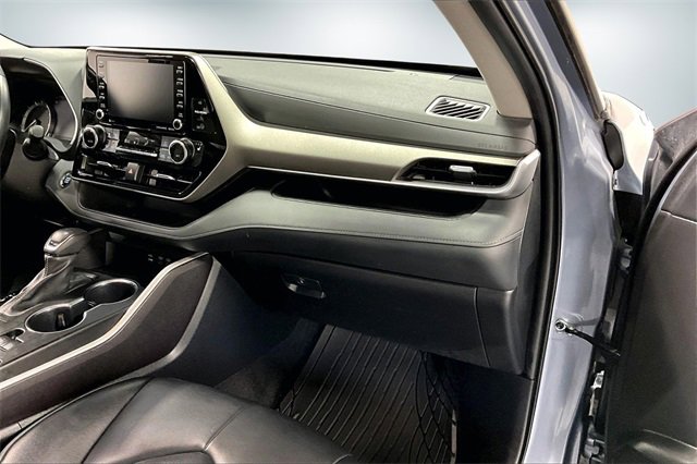 Used 2022 Toyota Highlander XLE image 28