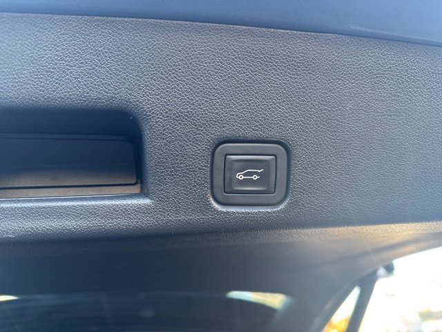 Used 2025 Chevrolet Traverse LT image 20