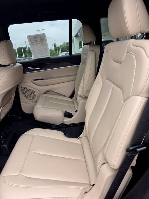 Used 2025 Jeep Grand Cherokee L Limited AWD/4WD image 19