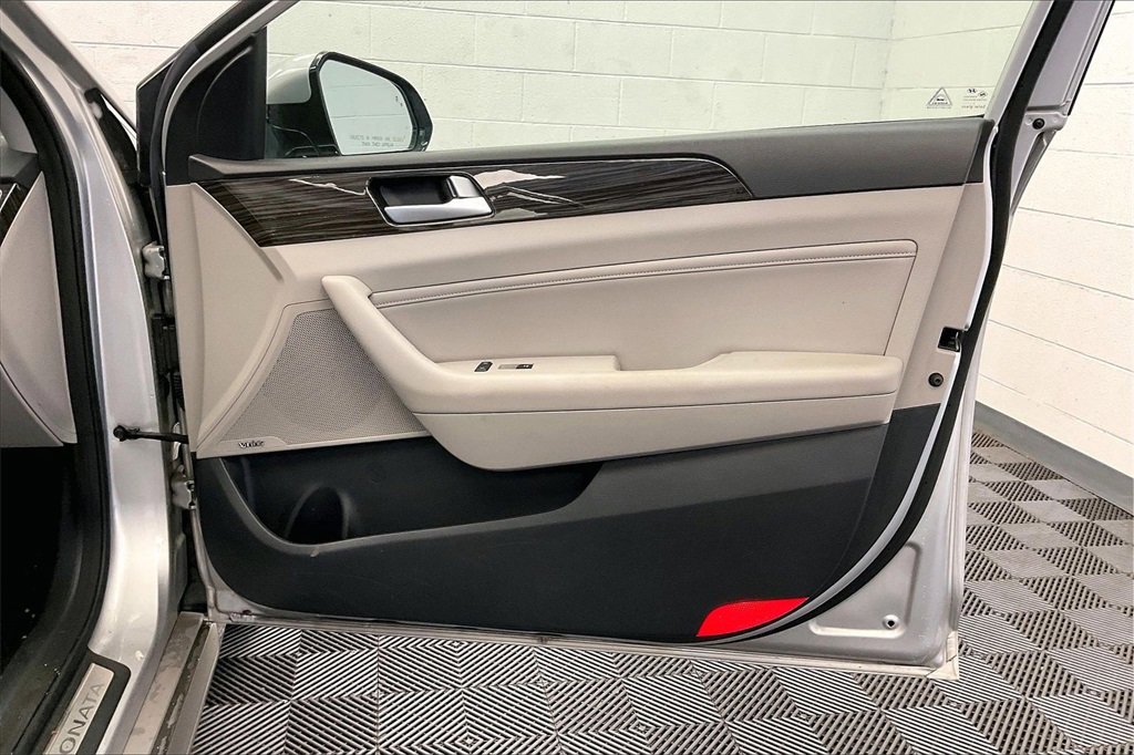 Used 2015 Hyundai Sonata Limited w/ Option Group 06 image 21