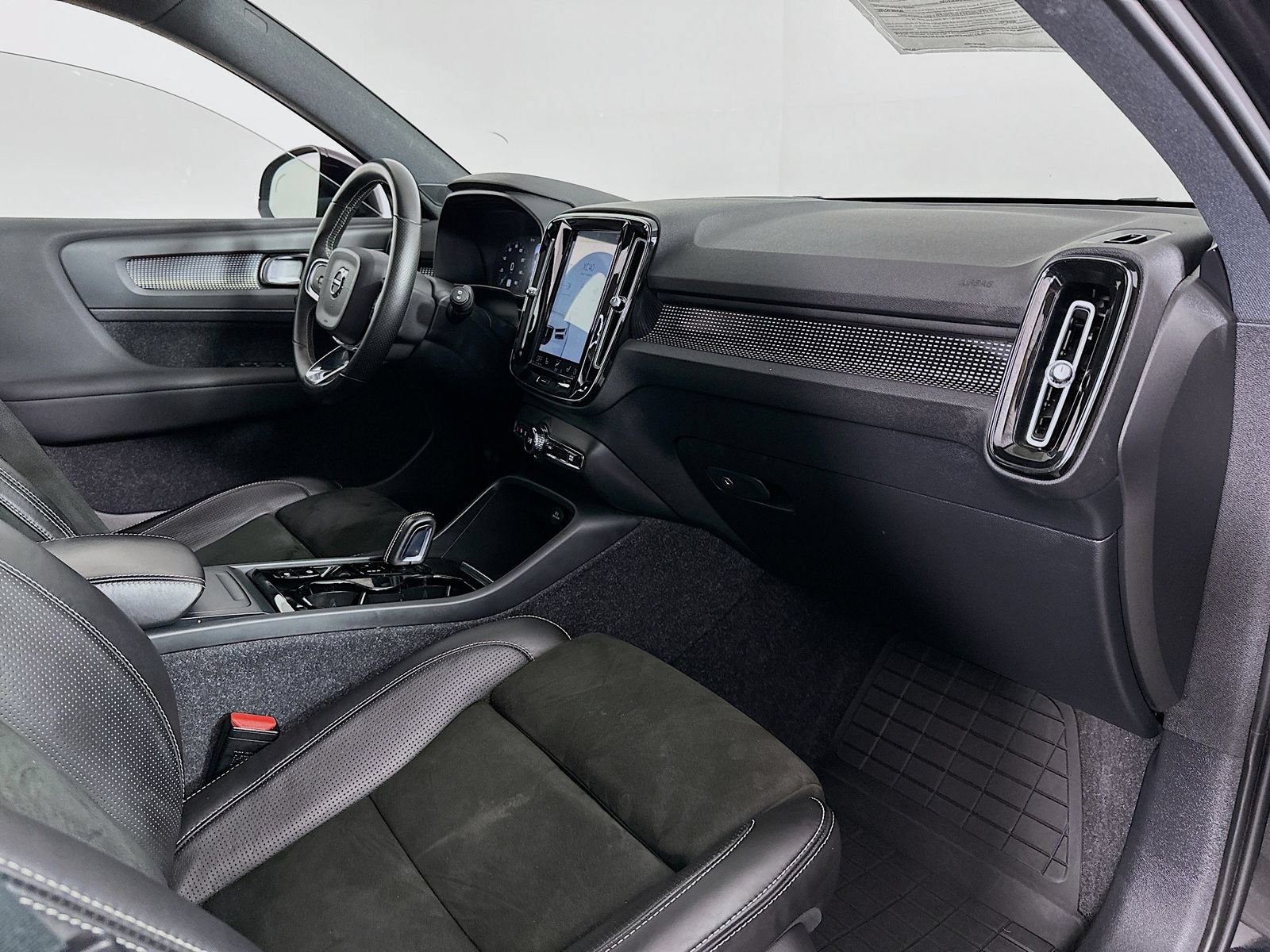 Used 2021 Volvo XC40 T5 R-Design w/ Advanced Package AWD/4WD image 30