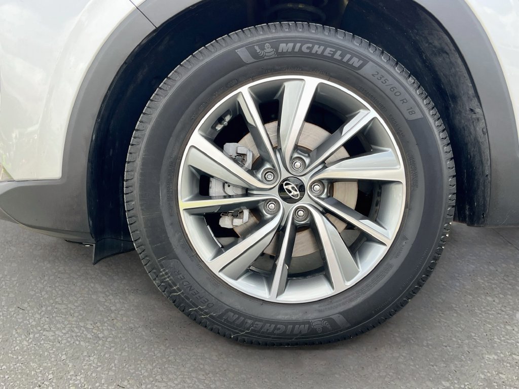 Used 2019 Hyundai Santa Fe SEL FWD image 28