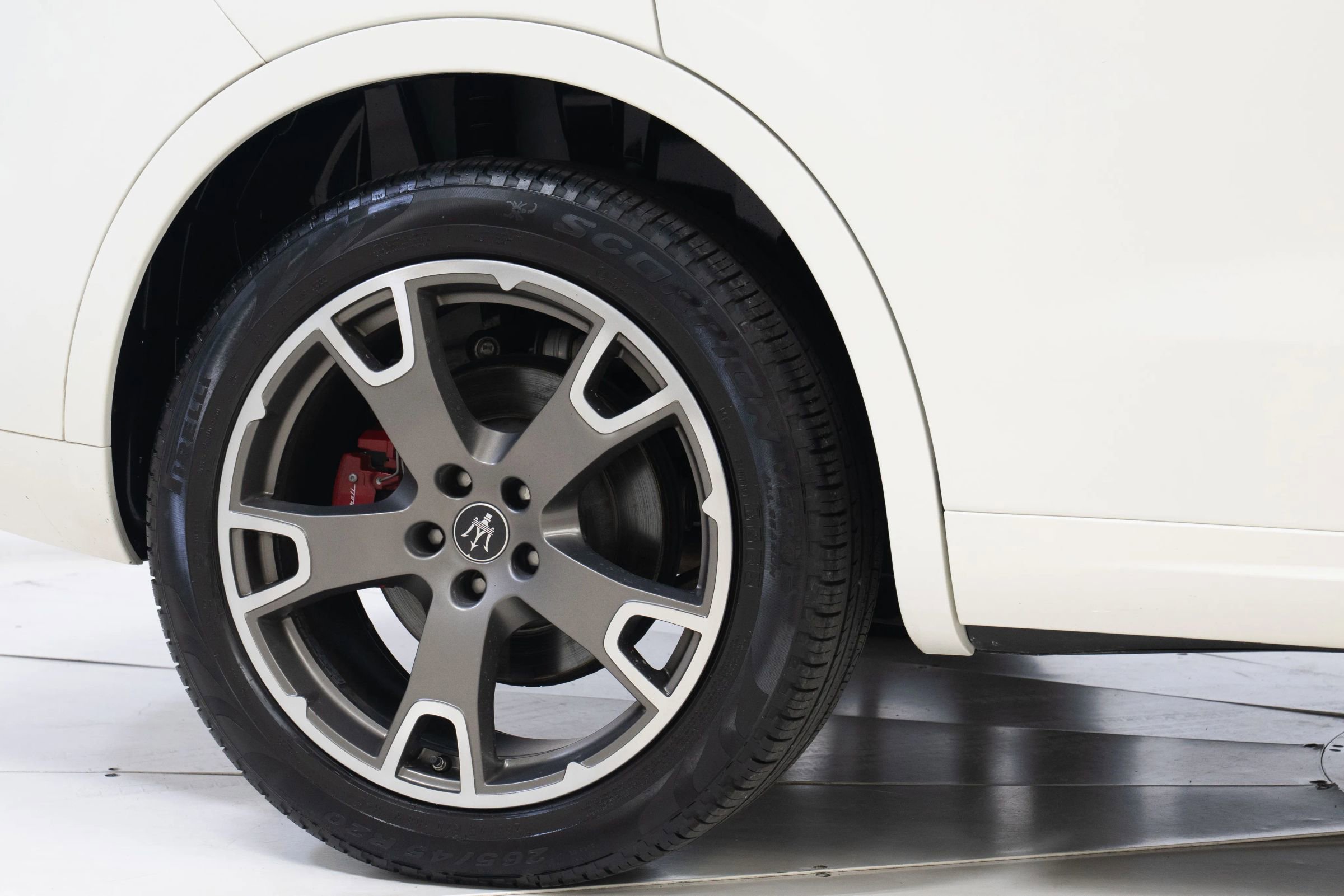 Used 2023 Maserati Levante GT image 48