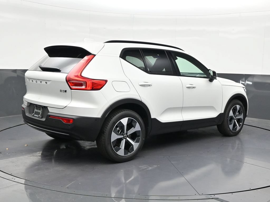New 2026 Volvo XC40 B5 Plus w/ Climate Package AWD/4WD image 5
