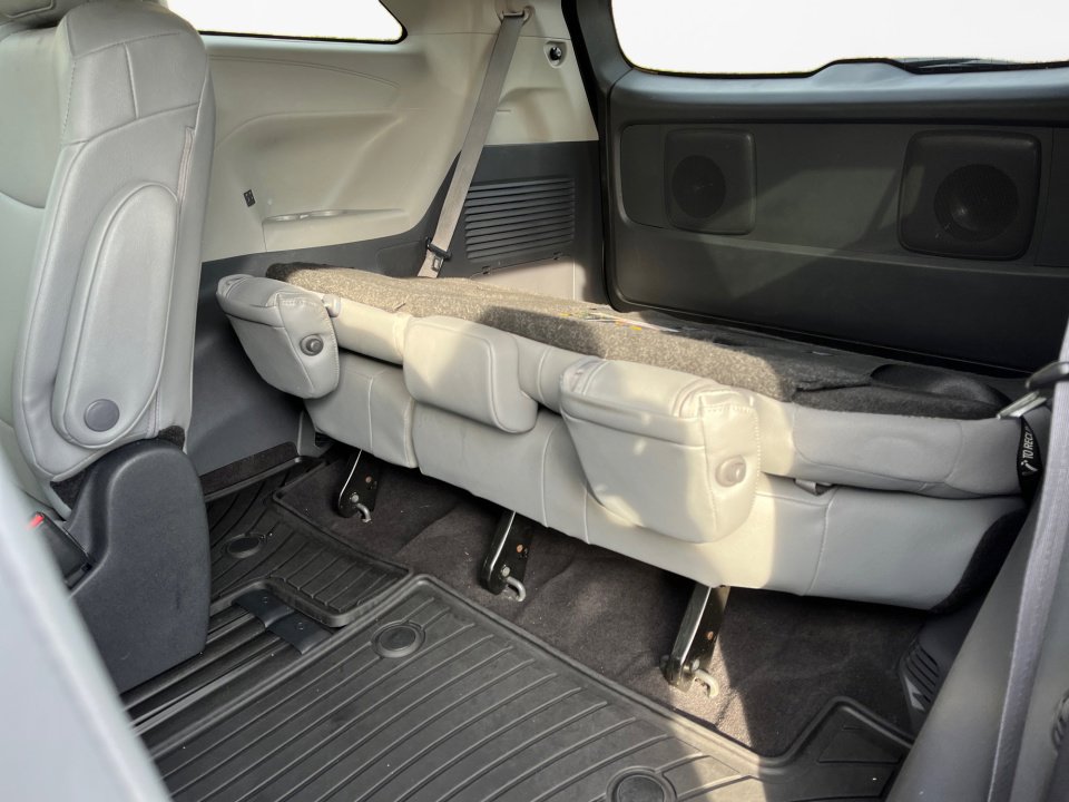 Certified 2024 Toyota Sienna XLE image 15