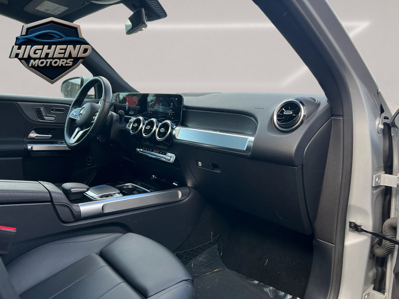 Used 2020 Mercedes-Benz GLB 250 4MATIC w/ Premium Package image 26