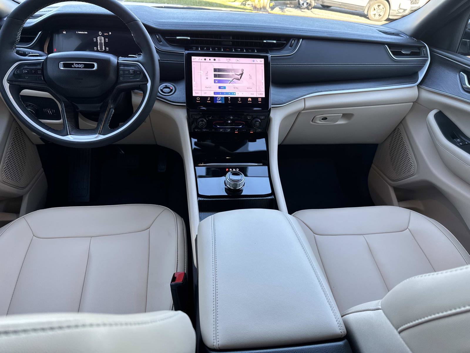 Used 2024 Jeep Grand Cherokee Limited w/ MOPAR Finishing Package image 16