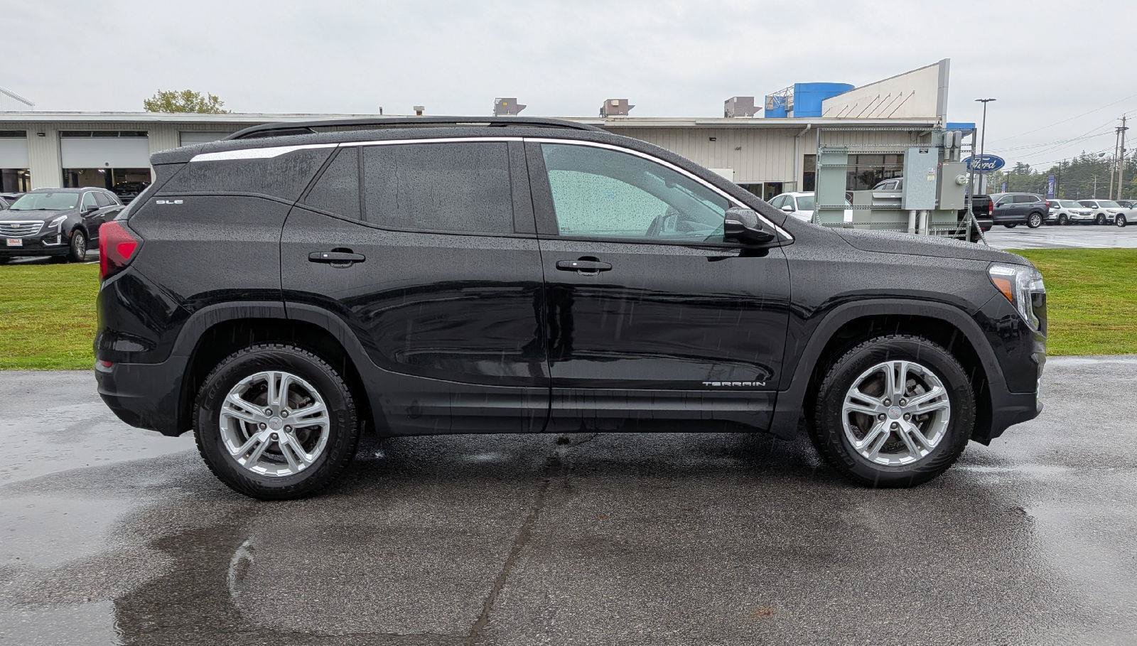 Used 2024 GMC Terrain SLE w/ Driver Convenience Package AWD/4WD image 5