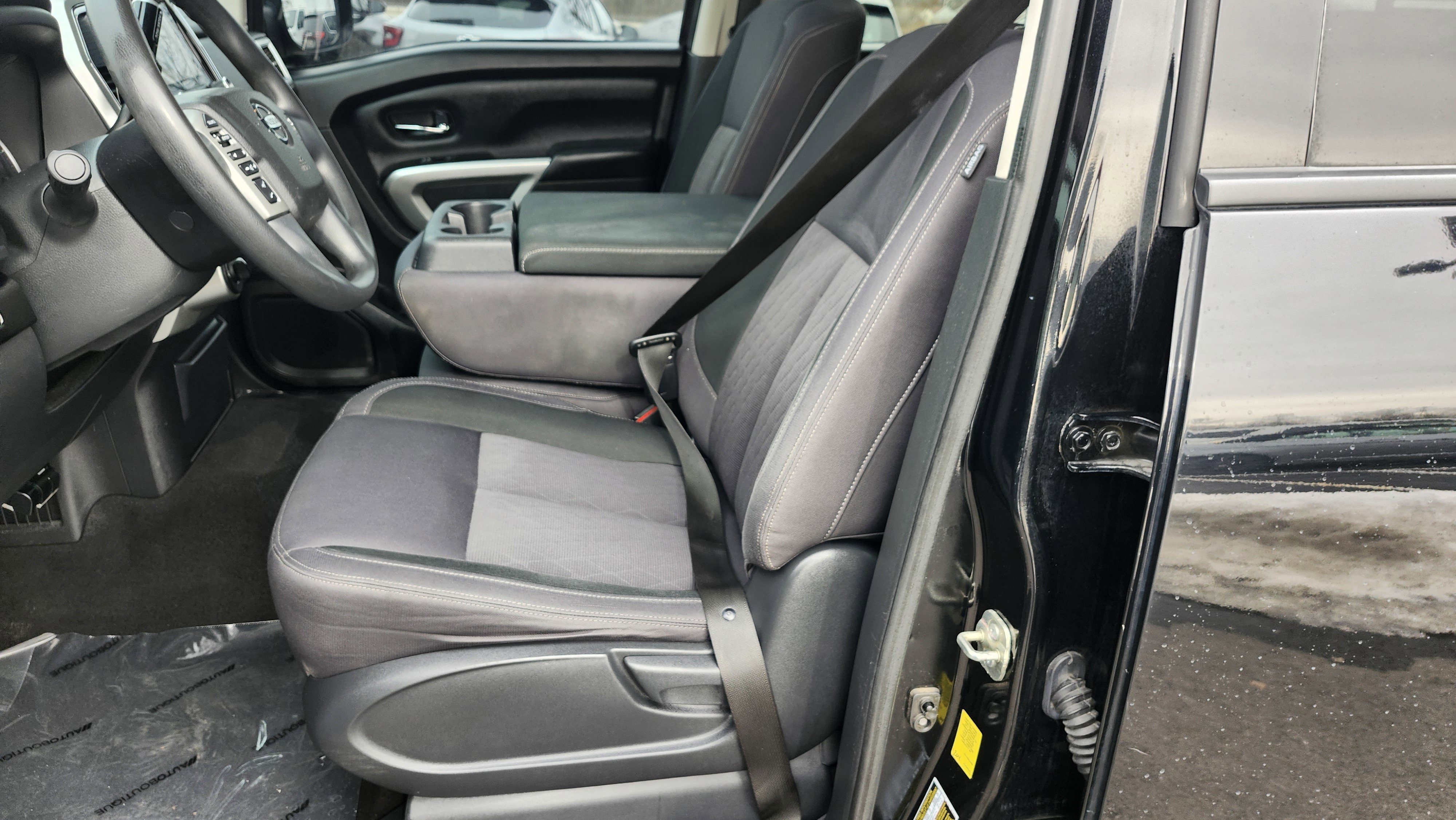 Used 2021 Nissan Titan SV w/ Accessory Utility Package image 22