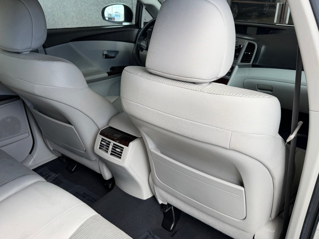 Used 2012 Toyota Venza LE w/ LE Convenience Pkg FWD image 32
