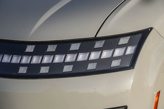 New 2026 Hyundai Ioniq 9 Calligraphy w/ Tow & Go Package AWD/4WD image 8