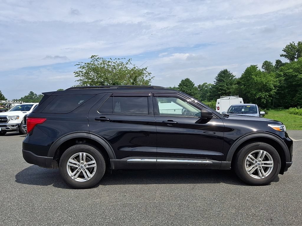 Used 2021 Ford Explorer XLT w/ Equipment Group 202A AWD/4WD image 7