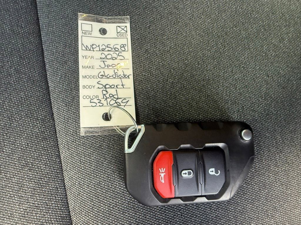 Certified 2025 Jeep Gladiator Sport image 38