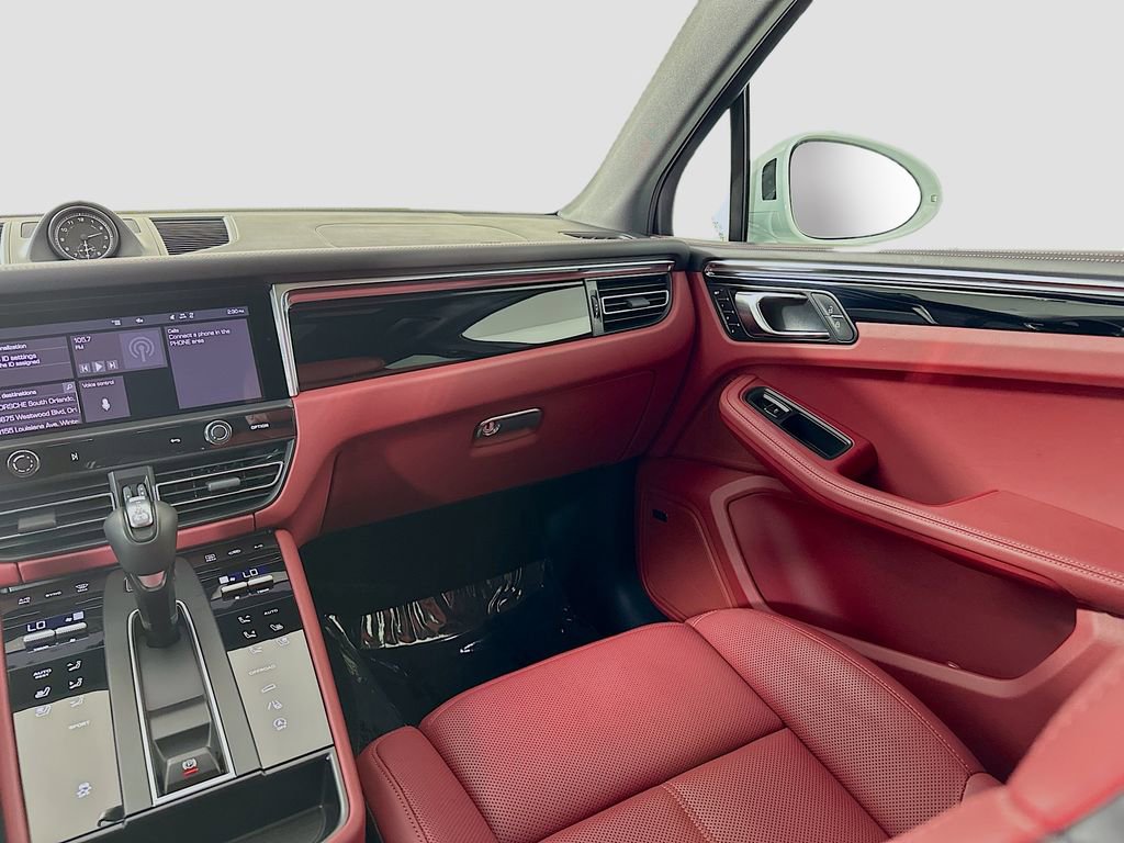Certified 2026 Porsche Macan AWD/4WD image 26