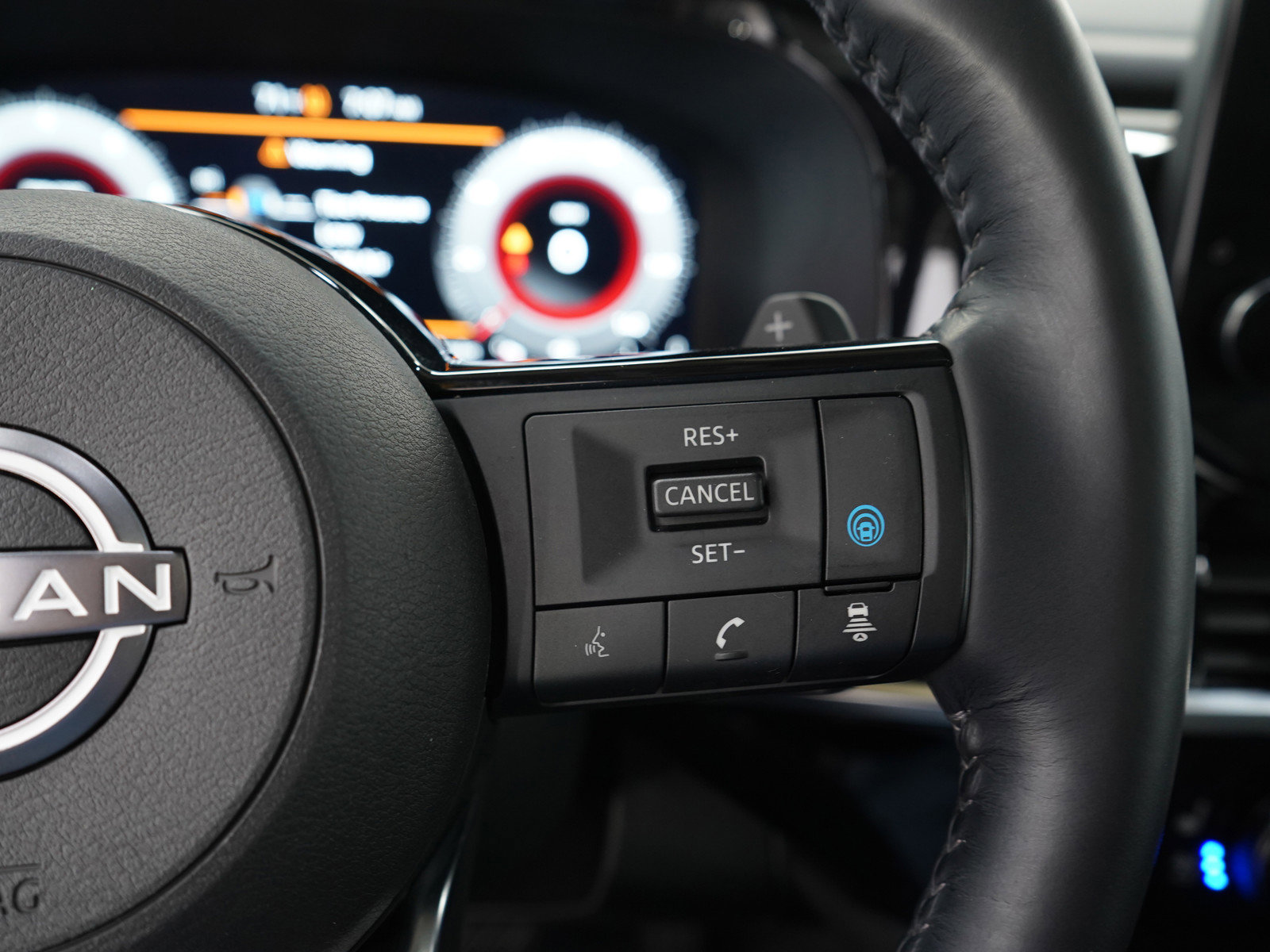 Used 2023 Nissan Pathfinder Platinum image 30