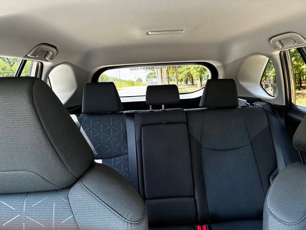 Used 2025 Toyota RAV4 XLE AWD/4WD image 29