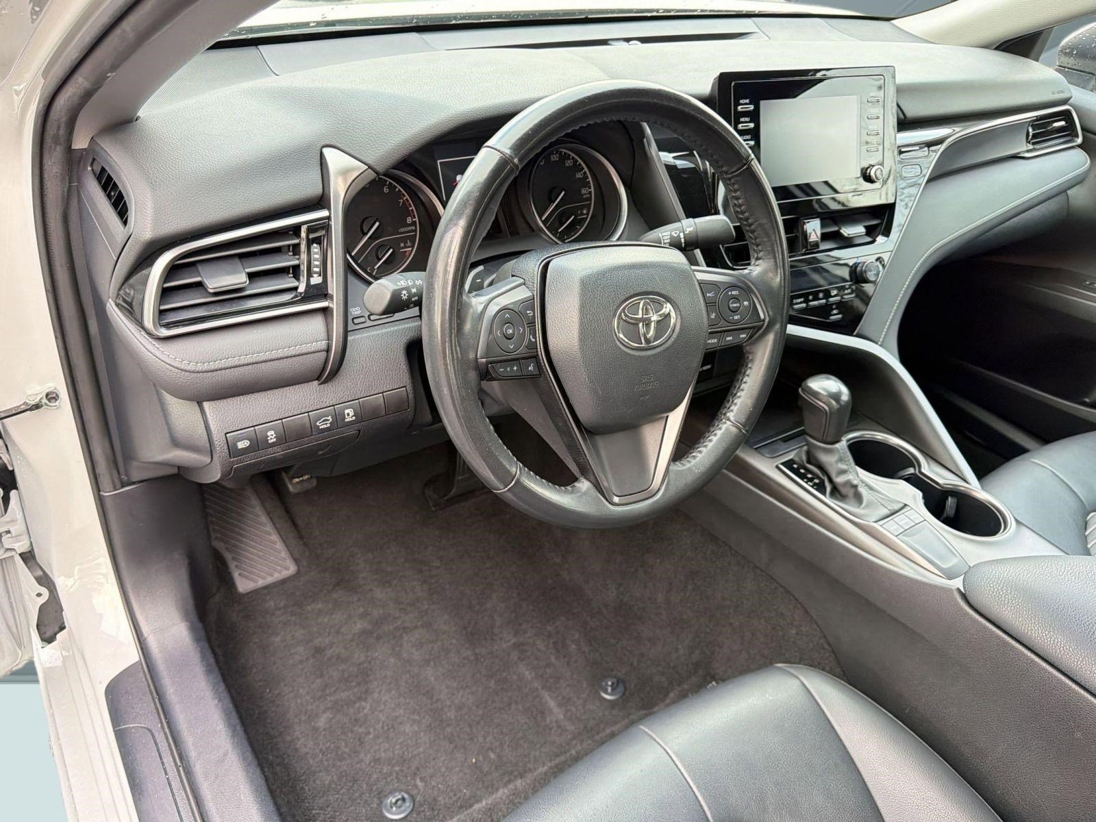 Used 2024 Toyota Camry SE image 4