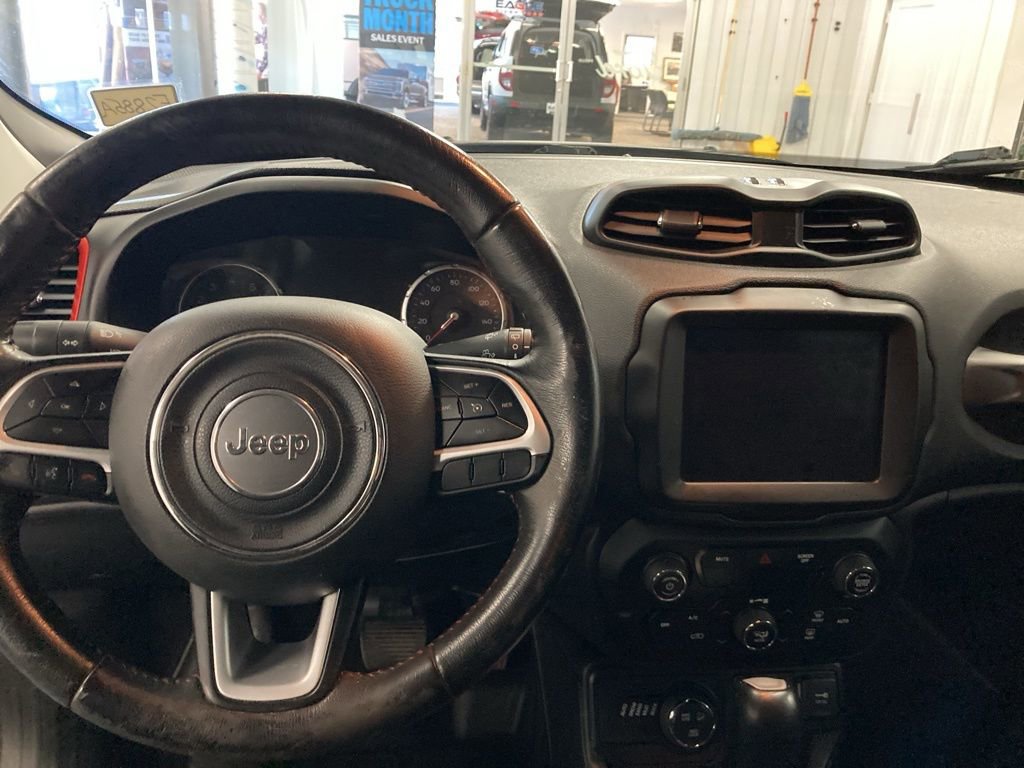 Used 2019 Jeep Renegade Trailhawk w/ UConnect 8.4 Nav Group AWD/4WD image 24