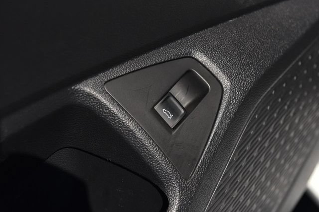 Used 2025 Volkswagen Jetta SE w/ Sunroof Package FWD image 9