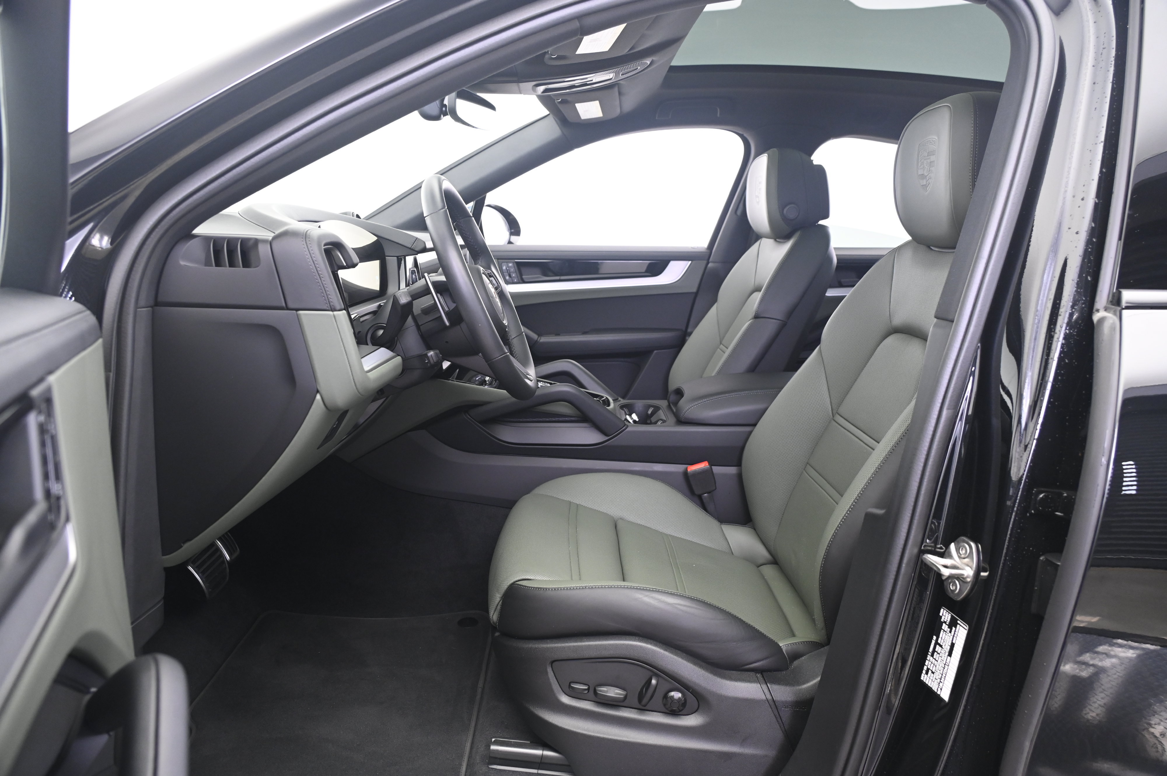 Used 2026 Porsche Cayenne S AWD/4WD image 29