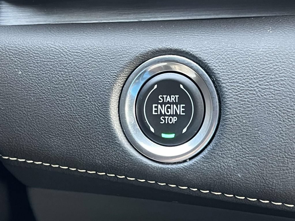 Used 2023 Cadillac Escalade Premium Luxury AWD/4WD image 30