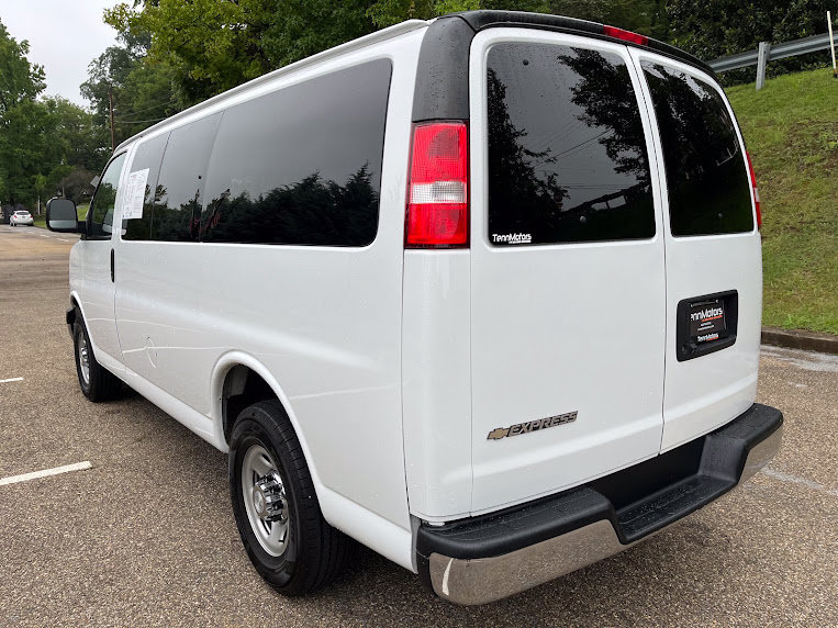Used 2018 Chevrolet Express 2500 LT w/ LT Preferred Equipment Group RWD image 36